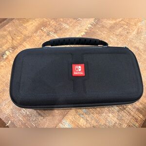 Nintendo Switch Case.